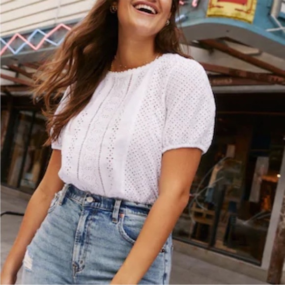 Abercrombie & Fitch Tops - Abercrombie & Fitch Eyelet Embroidered Button Up Back Puff Sleeve Blouse